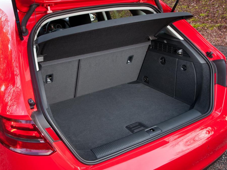 Багажник Audi A3 Sportback 2.0 TDI (8V) 2013 года  (UK) (фото 5 из 9)